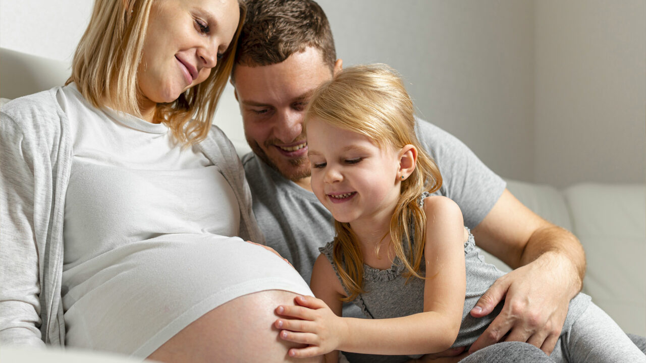 Quante volte il tuo bambino si muove in pancia? È davvero così importante saperlo?